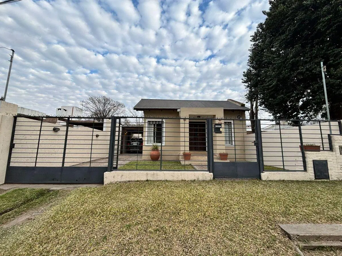 VENTA. VILLA ALLENDE. CASA 2 DORMITORIOS. PATIO. COCHERA. APTA CRÉDITO! 3