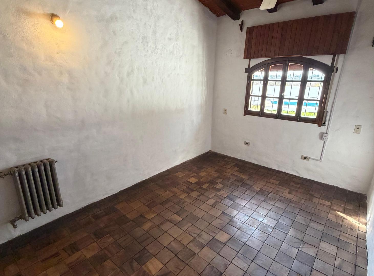Foto de Alquiler casa dos dormitorios con pileta y cochera cerro colinas, imagen 5