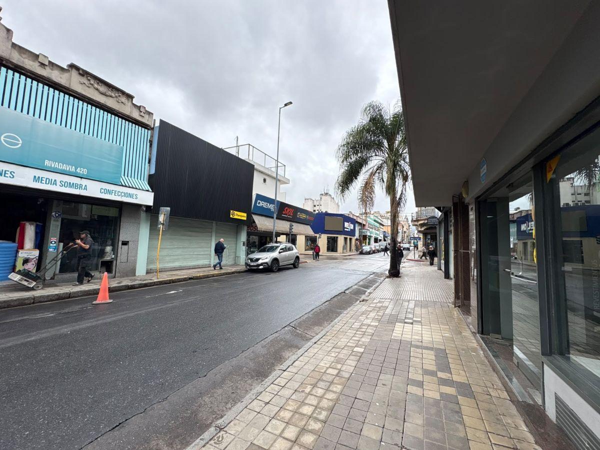 Foto de VENTA. LOCAL COMERCIAL CALLE RIVADAVIA, CENTRO. 12 MT2 FRENTE. 2 PISOS, imagen 4