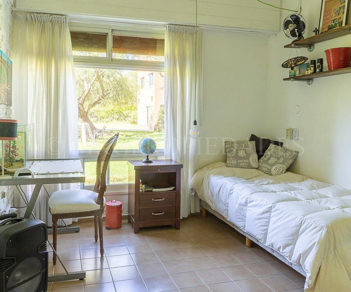 Venta de Casa con Gran Terreno Arbolado 3