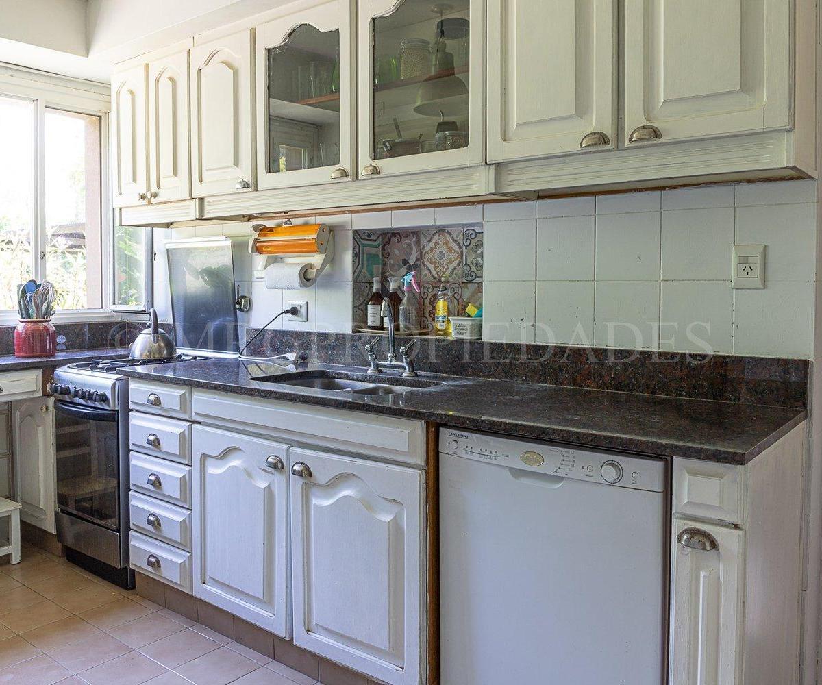 Venta de Casa con Gran Terreno Arbolado 1