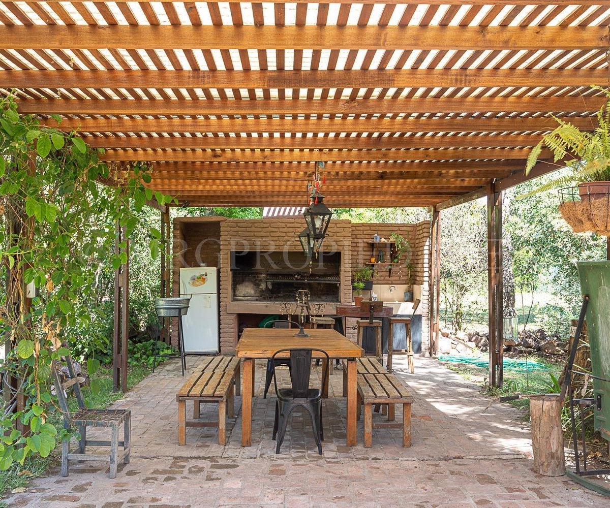 Venta de Casa con Gran Terreno Arbolado 2
