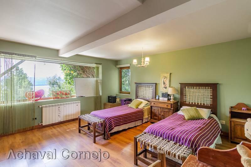Excelente Casa en El Barrio Antu Hue con Increíble Vista Al Lago Nahuel Huapi 3