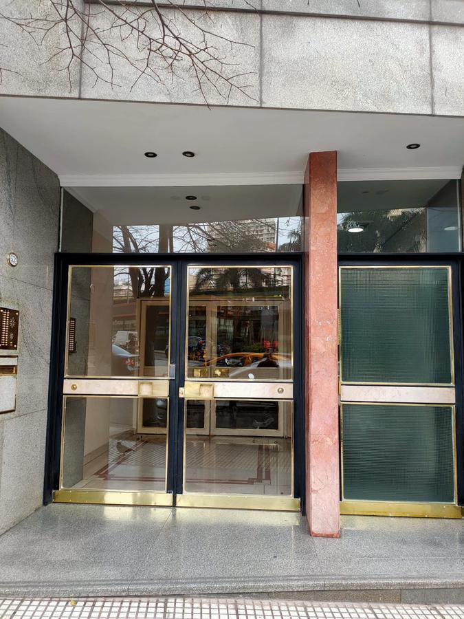 Venta de Departamento con Balcon en Recoleta 2