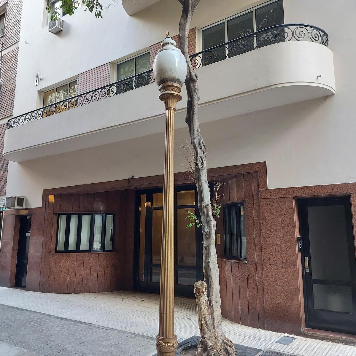 Venta de Departamento Antiguo de Categoría en Retiro 2