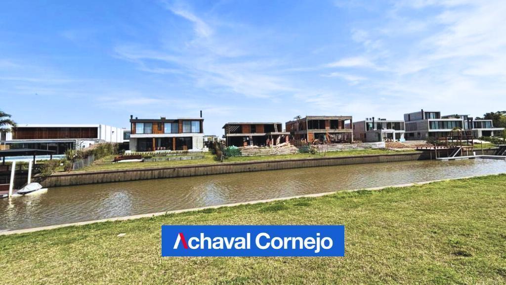 Terreno en venta al agua en el Barrio Yacht cercano a la salida del Río Luján