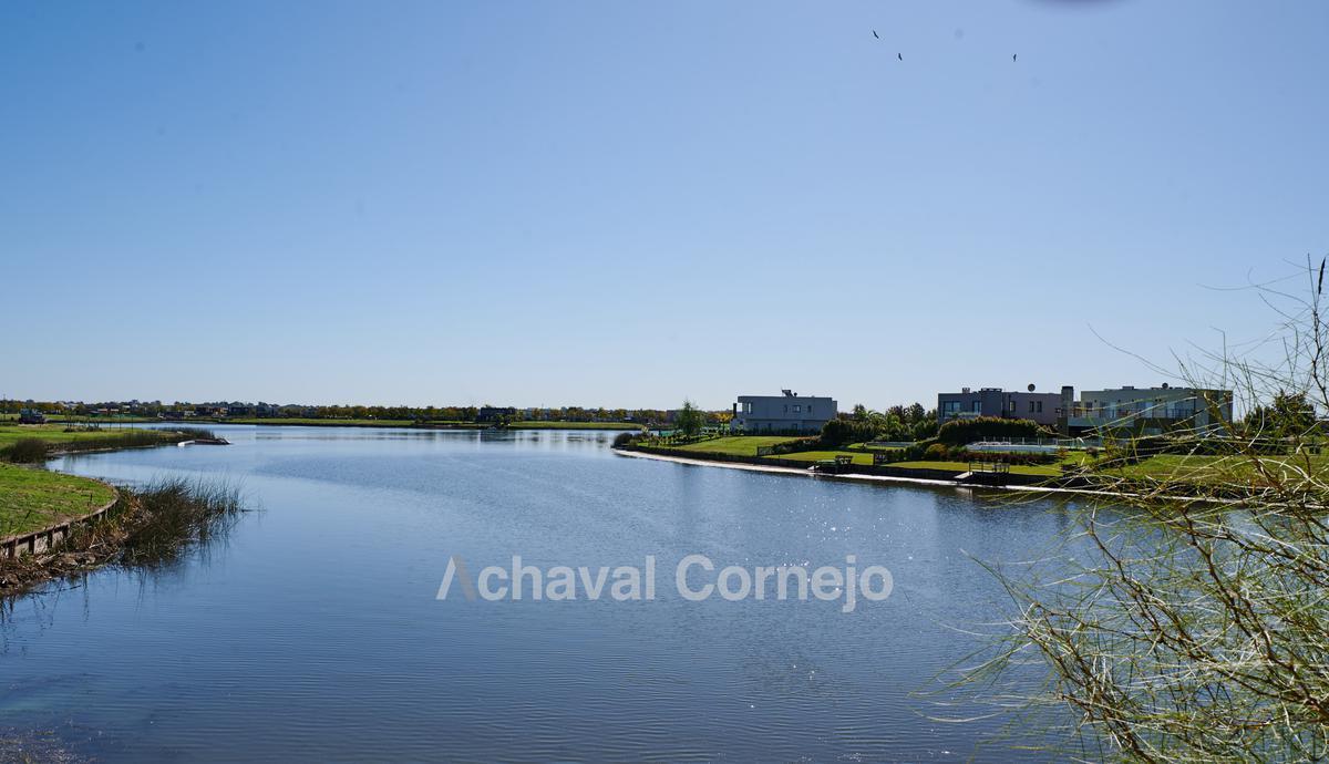 Terreno - Venta -Barrio Amarras- lote al lago central - orientación Norte