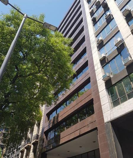Oficina en excelente estado con vista a Plaza Roma