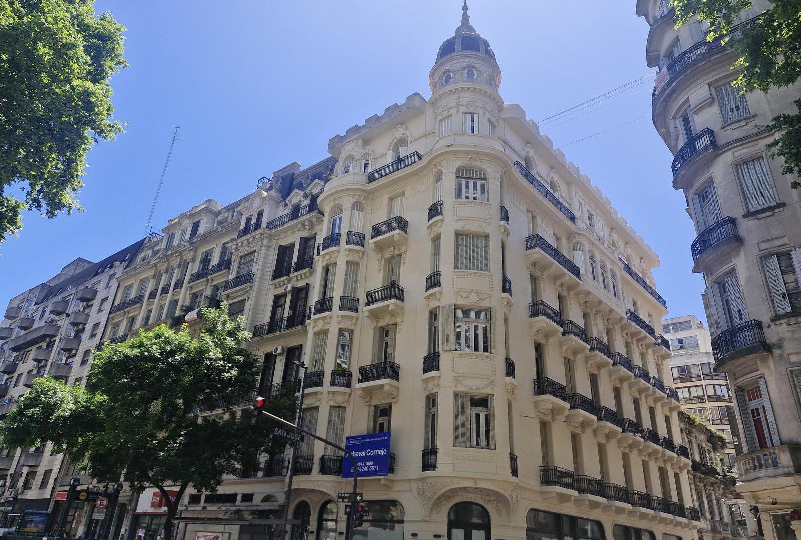 Edificio Comercial en Monserrat