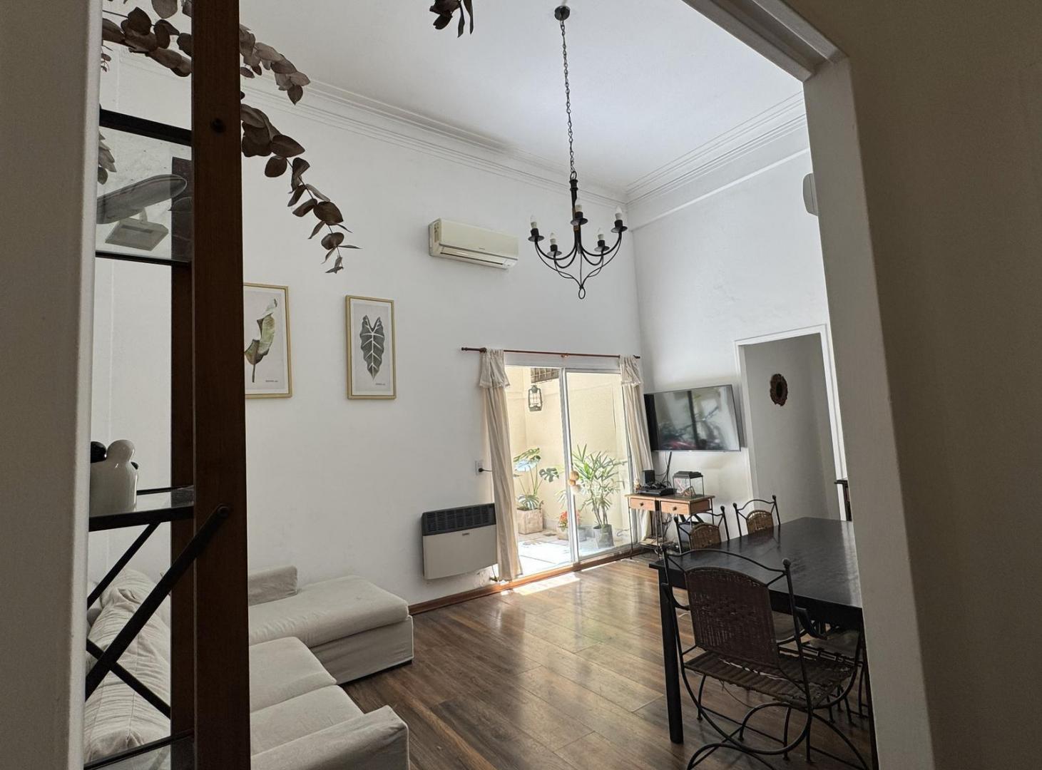 Departamento en Monserrat, 3 ambientes y 2 patios