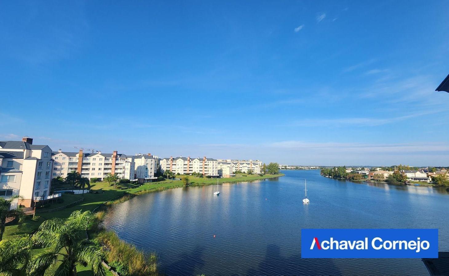 APTO CREDITO | Monoambiente con altillo con vista al agua central. Barrio Portezuelo