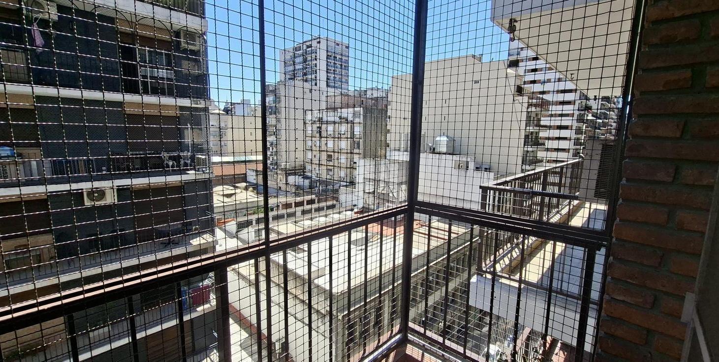 Semipiso 2 dormitorios, balcón, cochera y seguridad 24 hs – 92 m² Recoleta