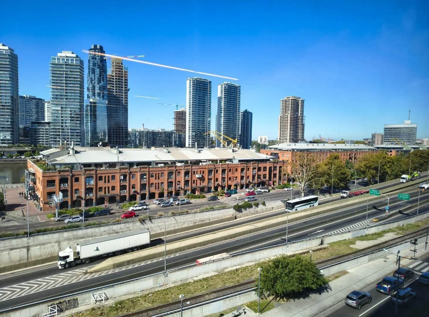 Exclusiva Oficina en Puerto Madero con vista al Río 4