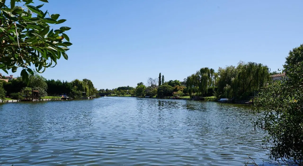 Venta | Lote al agua en barrio Casuarinas - Nordelta 4