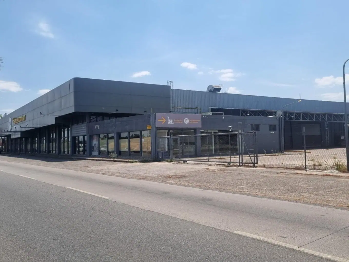 Edificio Comercial con oficinas en Castelar 2