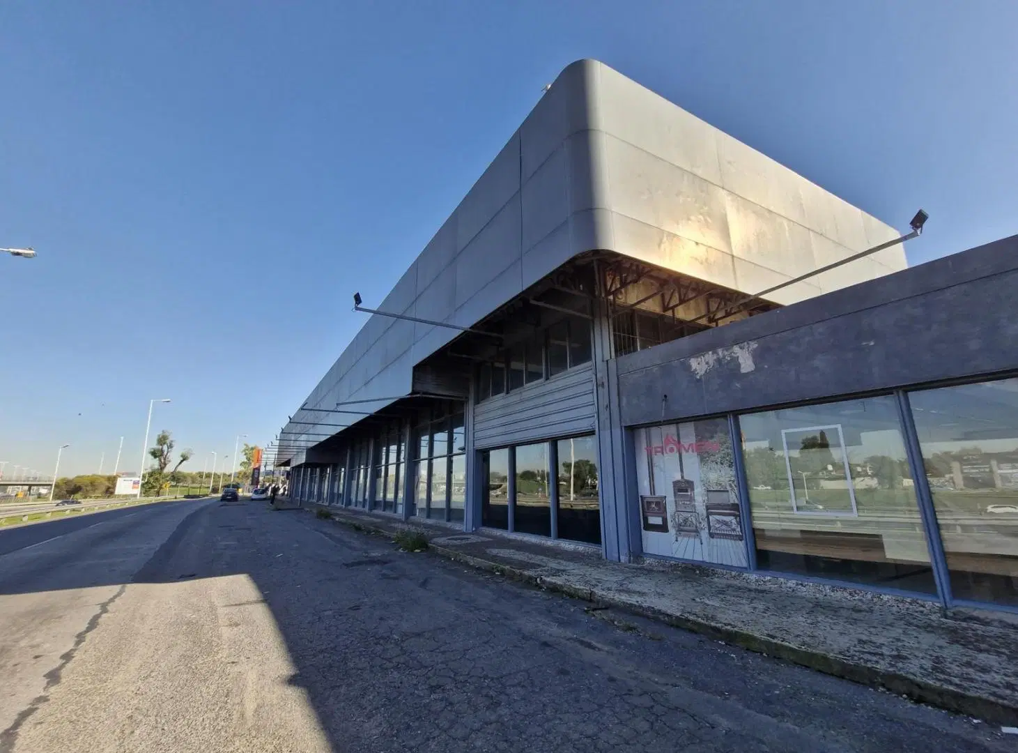 Edificio Comercial con oficinas en Castelar 1