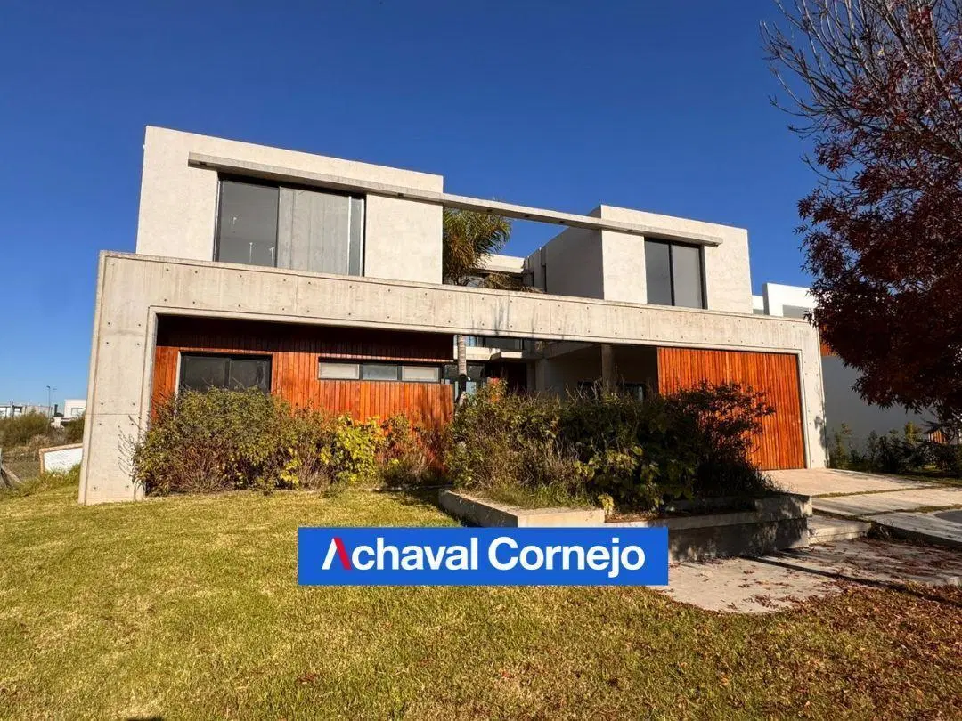 VENTA Casa moderna al agua (3 dormitorios, dependencia, pileta) con renta 3