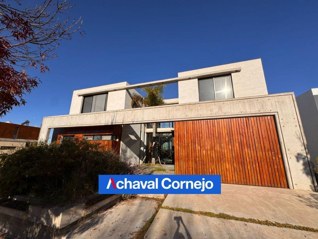VENTA Casa moderna al agua (3 dormitorios, dependencia, pileta) con renta