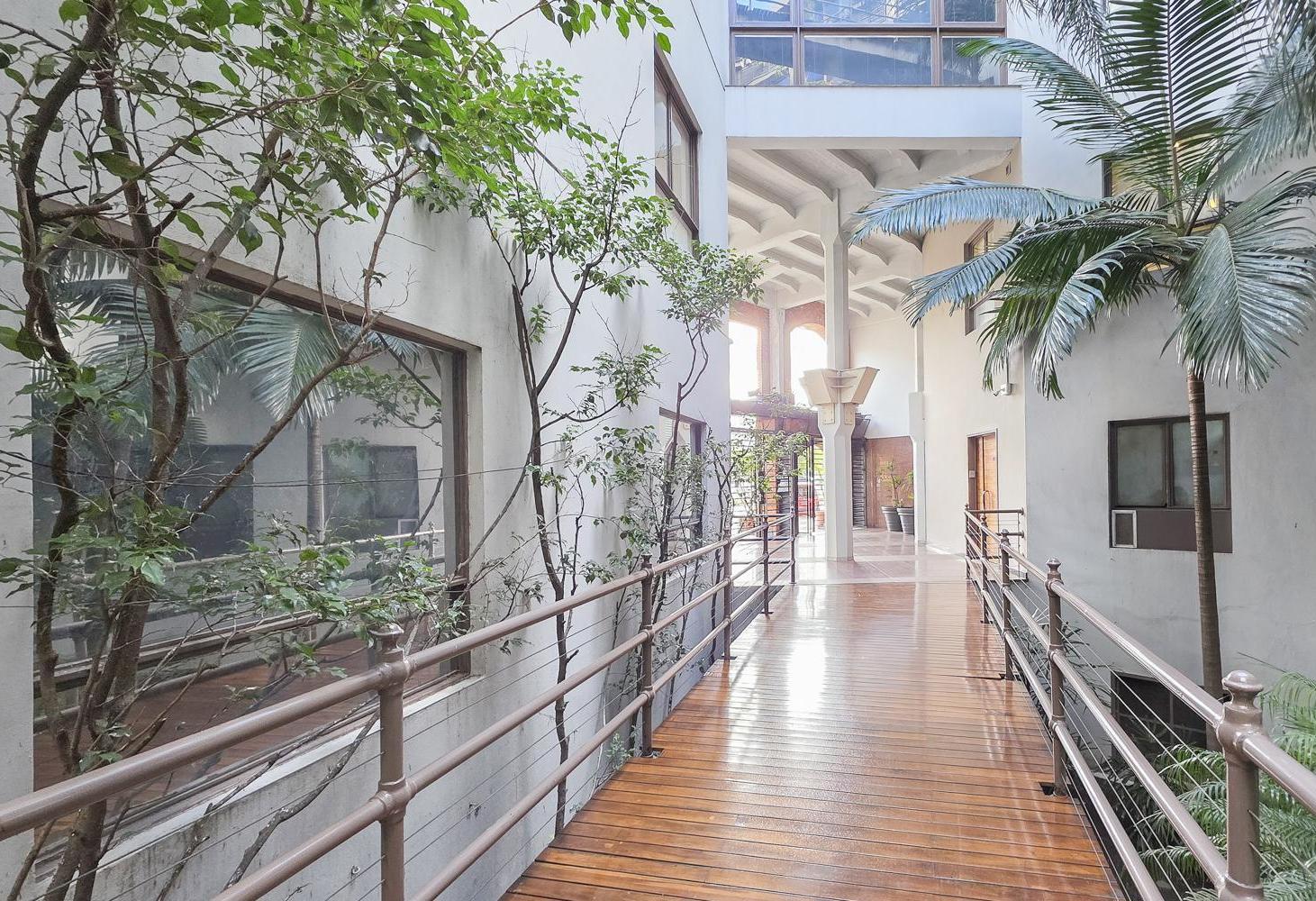 Foto de Exclusiva propiedad de amplias dimensiones con terraza y balcón en, imagen 3