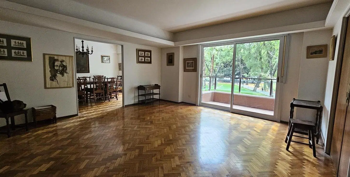 Alquiler Departamento 4 dormitorios, 2 cocheras, vigilancia en Recoleta 1