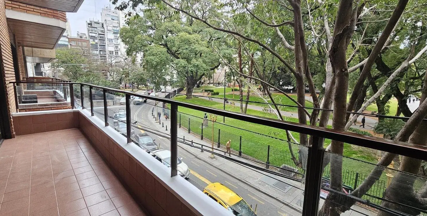 Alquiler Departamento 4 dormitorios, 2 cocheras, vigilancia en Recoleta 2