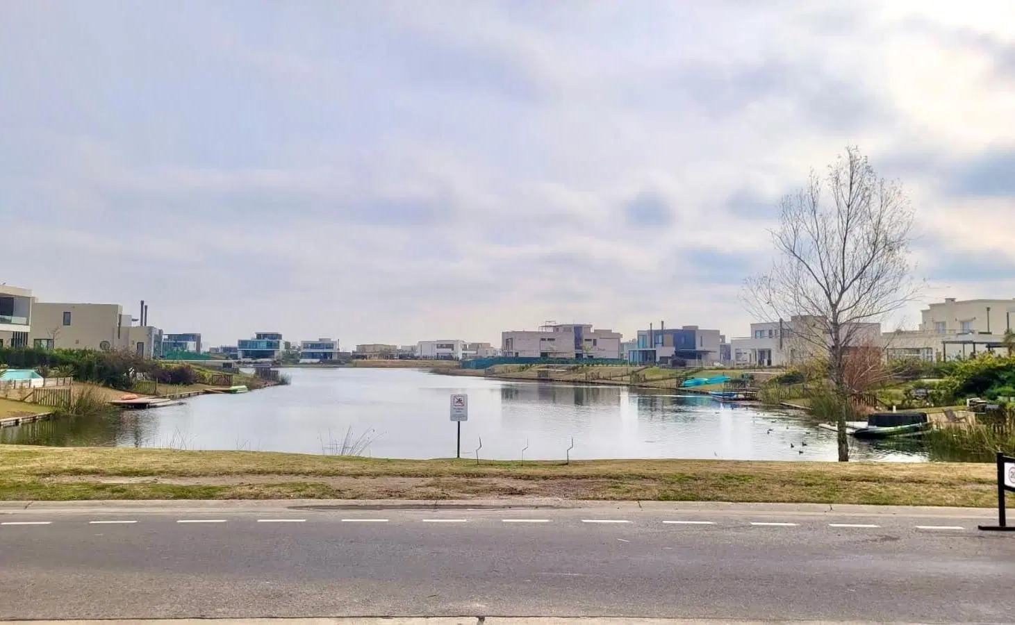 Venta | Lote al lago central con doble espejo de agua en Barrio Costas - Puertos 5