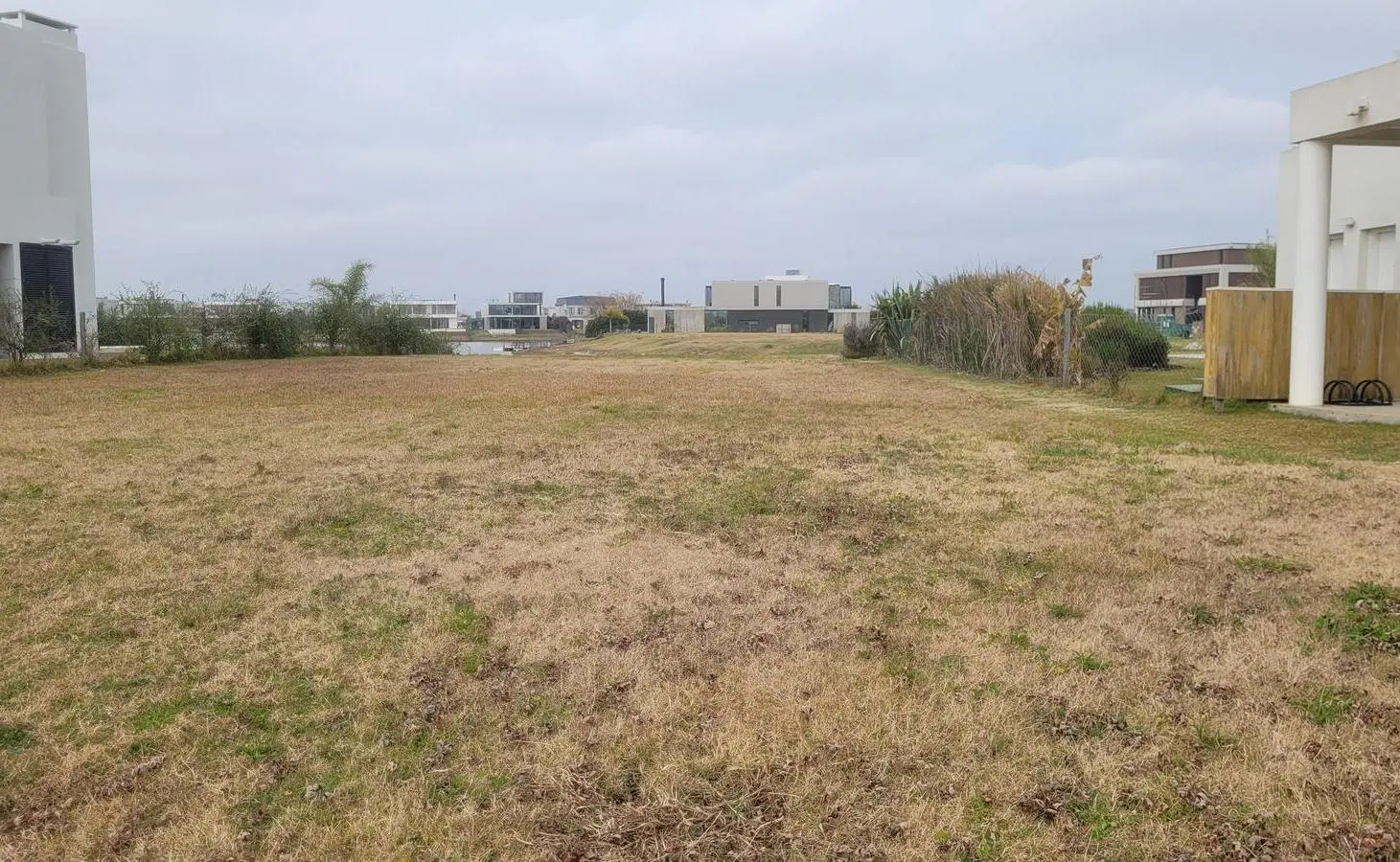 Venta | Lote al lago central con doble espejo de agua en Barrio Costas - Puertos 1
