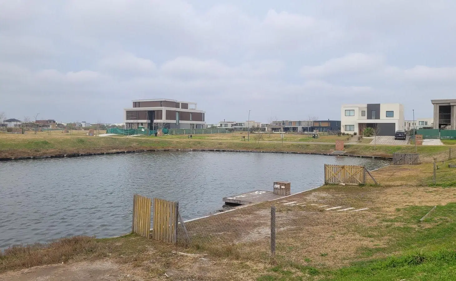 Venta | Lote al lago central con doble espejo de agua en Barrio Costas - Puertos 2