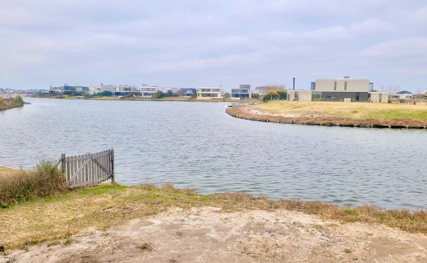 Foto de Venta | Lote al lago central con doble espejo de agua en Barrio Costas - Puertos, imagen 4
