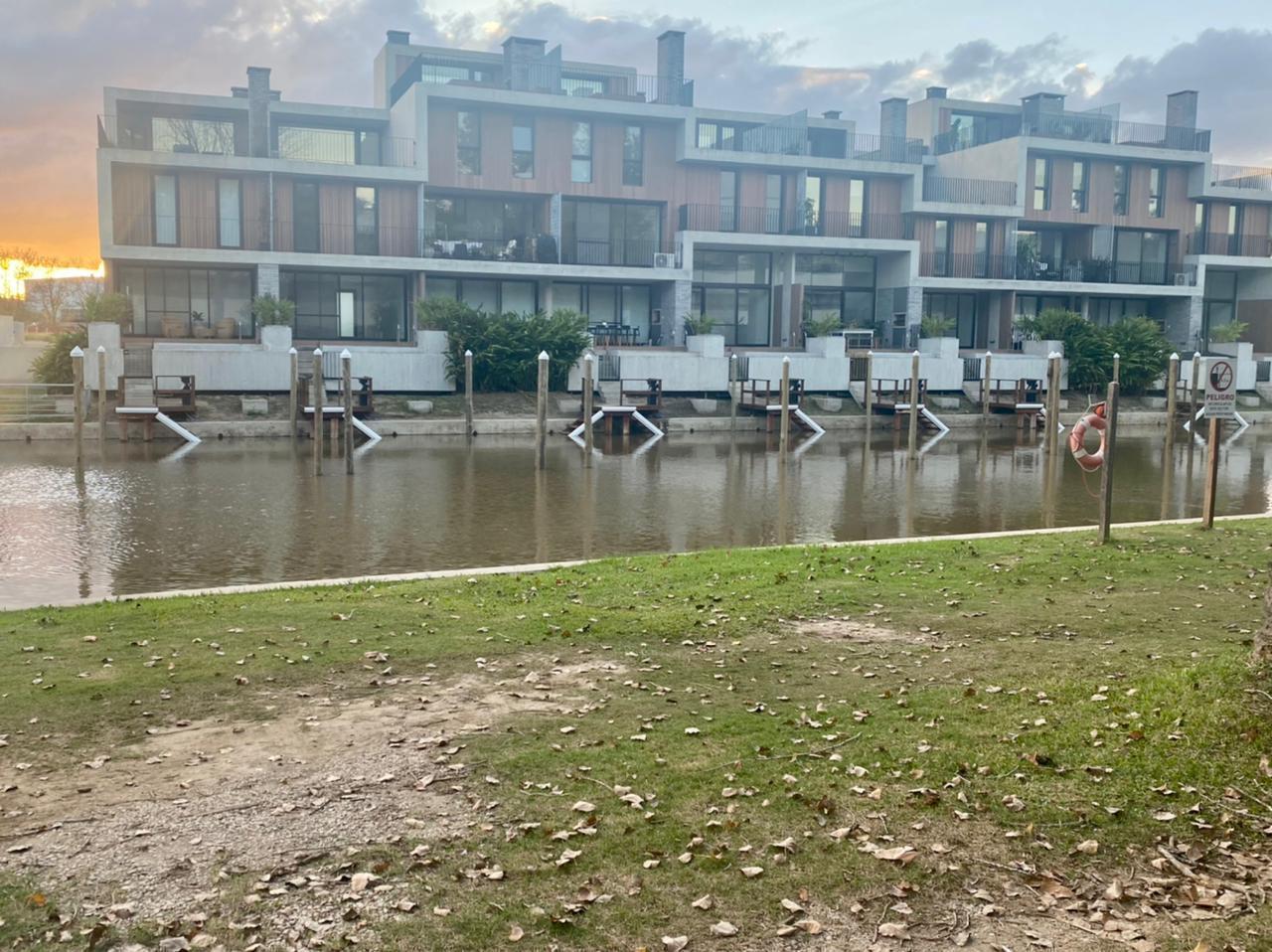 Foto de Venice, Townhouse 5 amb. con Amarra propia. Tigre, Buenos Aires., imagen 1