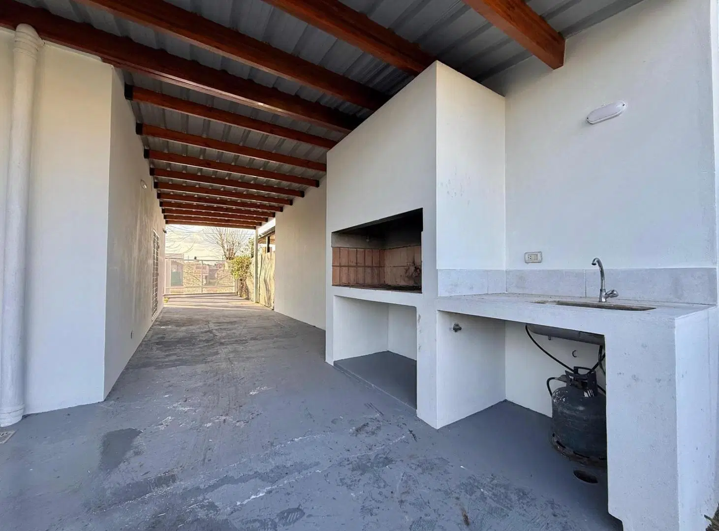 Casa de 2 dormitorios con pileta, cochera y galería en Tierra de Sueños Alvear 2