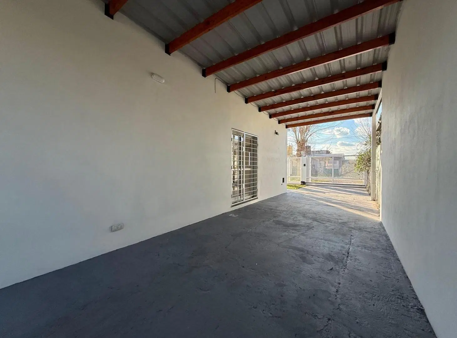 Casa de 2 dormitorios con pileta, cochera y galería en Tierra de Sueños Alvear 3