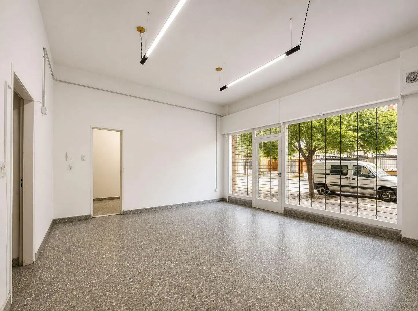 Casa con local al frente y salón productivo – Vivienda 3 dormitorios – 288 m² 5