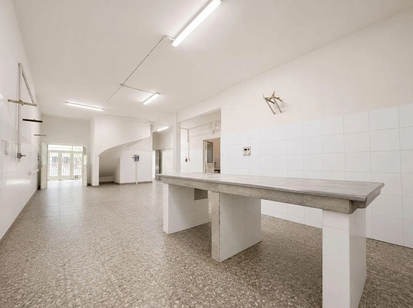 Casa con local al frente y salón productivo – Vivienda 3 dormitorios – 288 m² 4