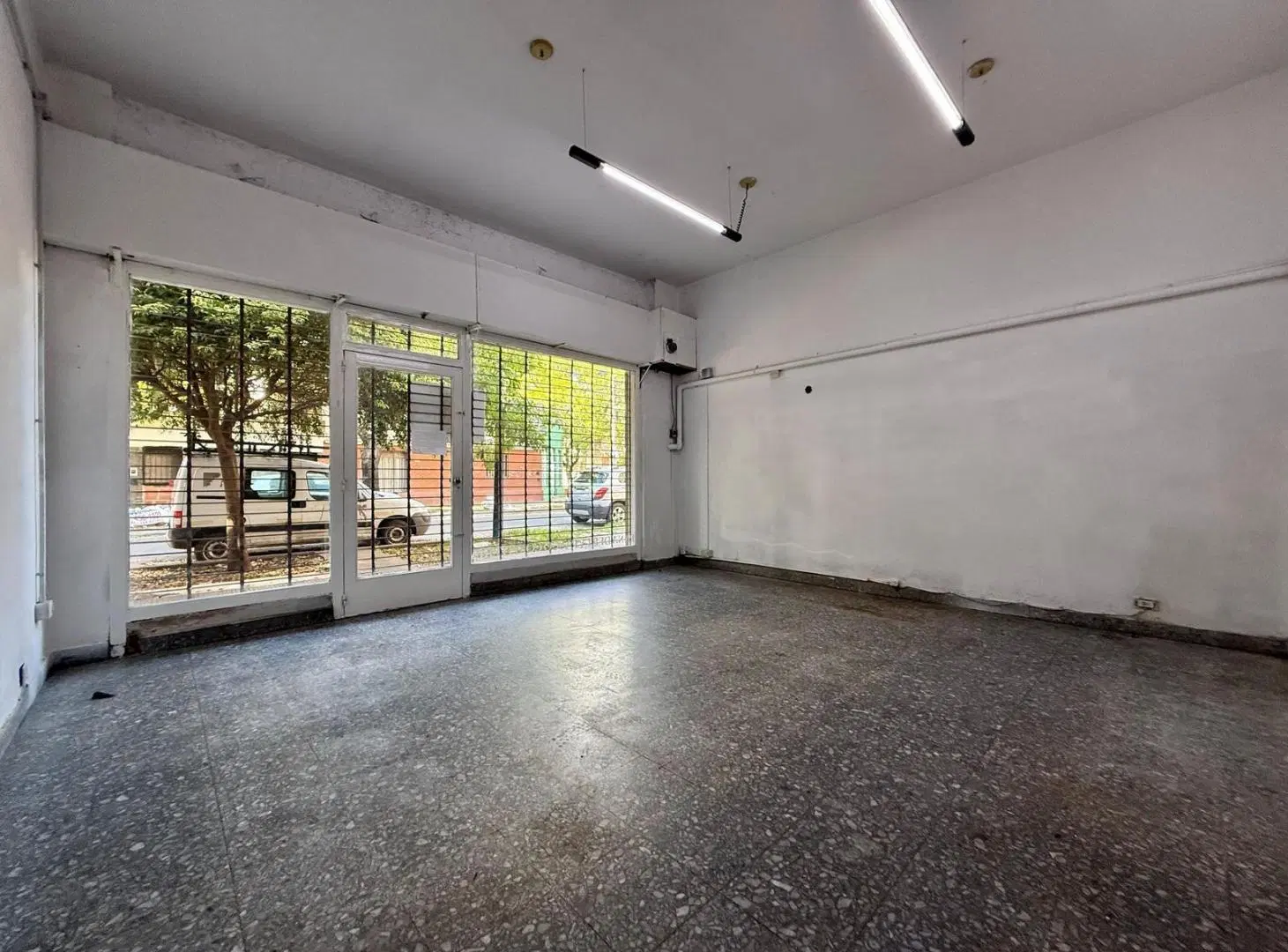 Casa con local al frente y salón productivo – Vivienda 3 dormitorios – 288 m² 5