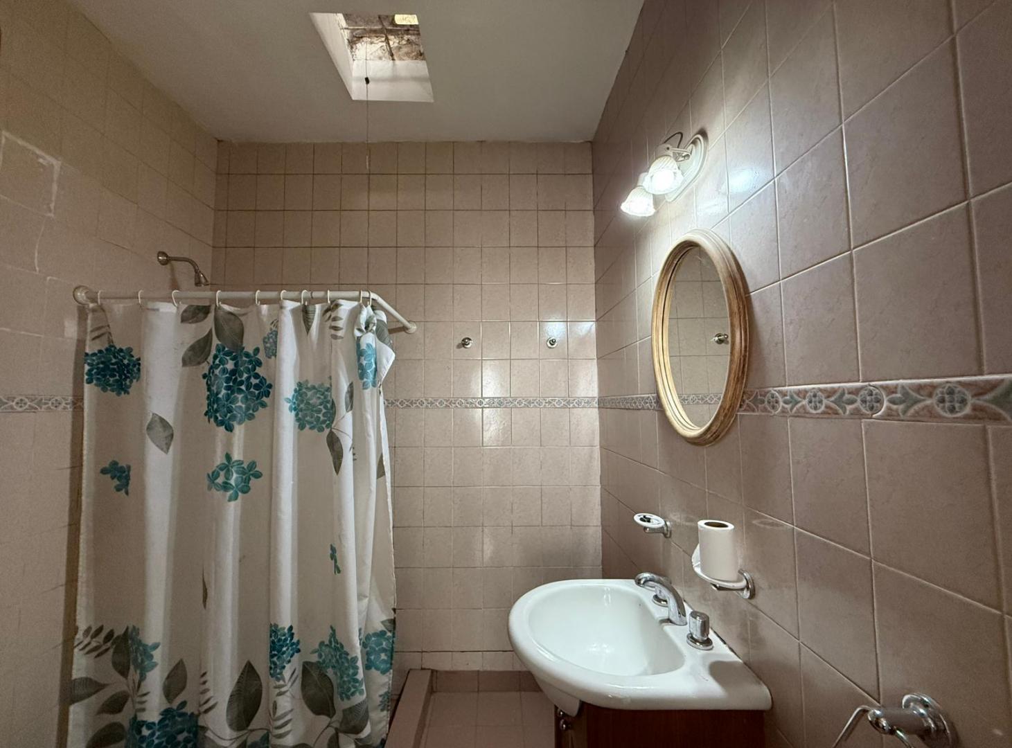 Foto de Amplia Casa en Venta - B° Industrial - 2 viviendas en una, imagen 4