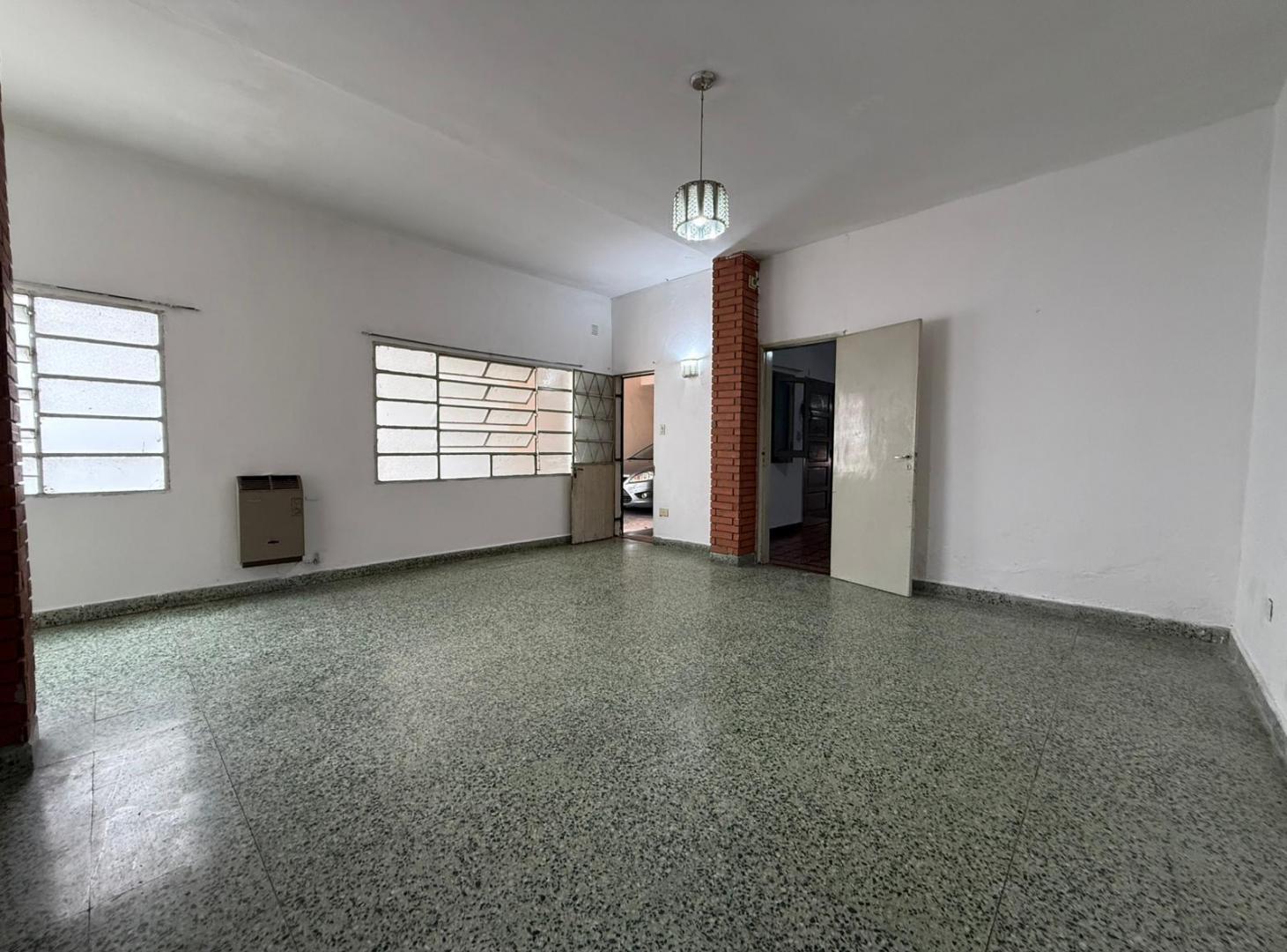 Foto de Amplia Casa en Venta - B° Industrial - 2 viviendas en una, imagen 5
