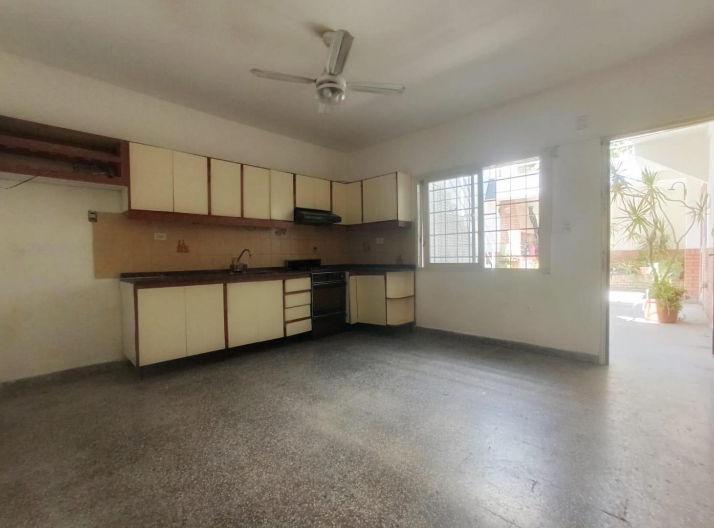 Foto de Casa con Renta Activa – 2 Dormitorios – España y Hospitales, imagen 3
