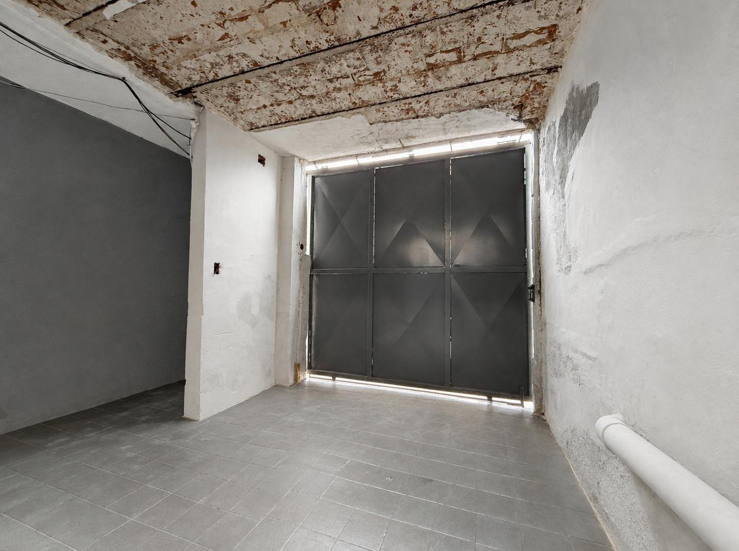 Foto de Galpón comercial de 293 m² con oficinas e ingreso vehicular – Mansilla, imagen 5