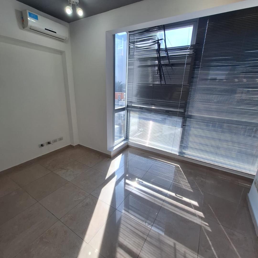 En Venta Oficina de 3 Amb con Opcion de Cochera. 4