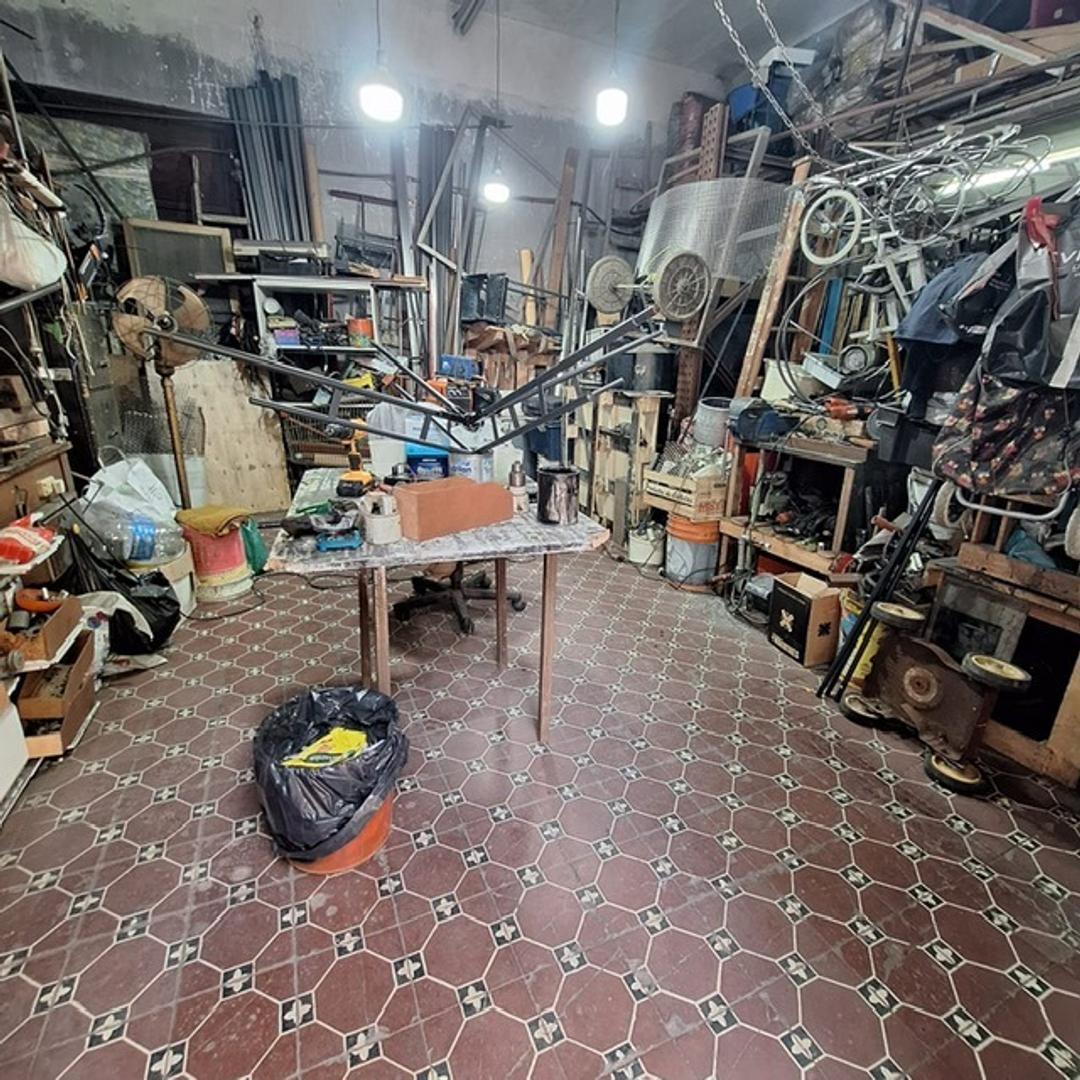 Venta Casa Para Dos Familias con Galpon Villa Lynch 1