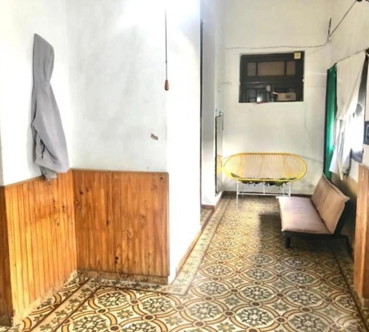 Venta Casa Para Dos Familias con Galpon Villa Lynch 2