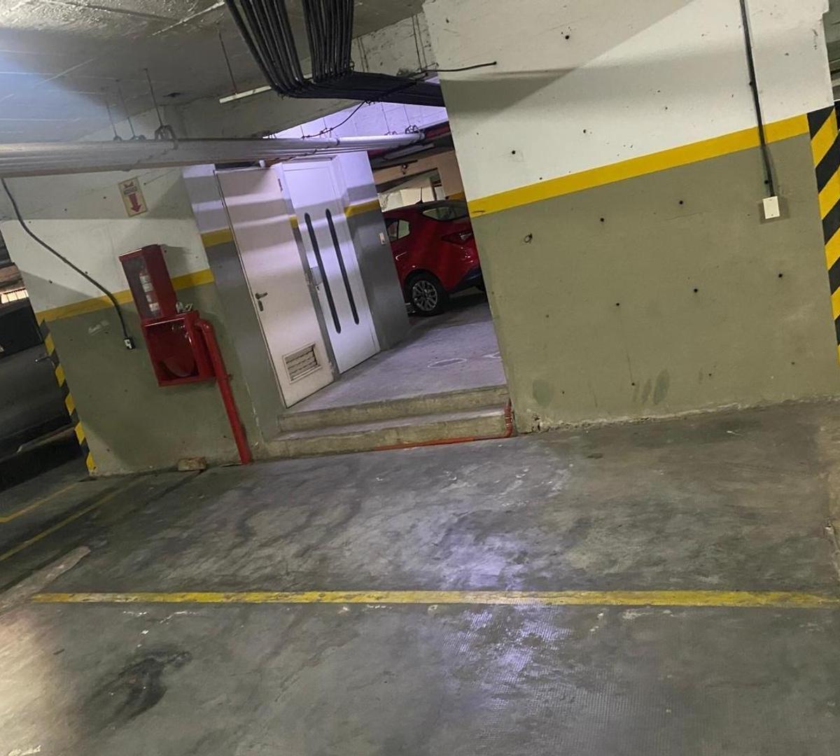 Foto de VENTA COCHERA SUBTERRANEA SAN MARTIN CENTRO, imagen 5