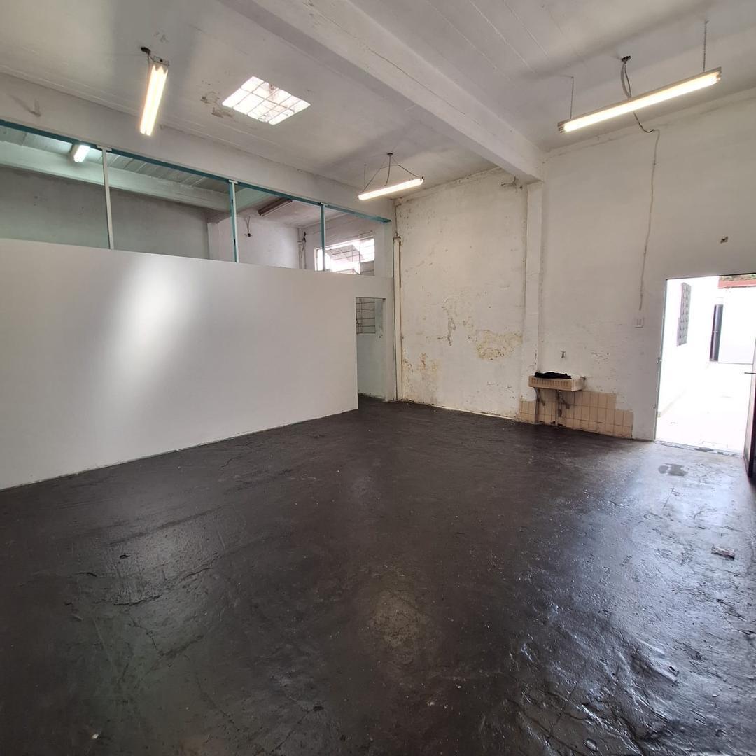 Venta Casa con Galpon Villa Lynch 4
