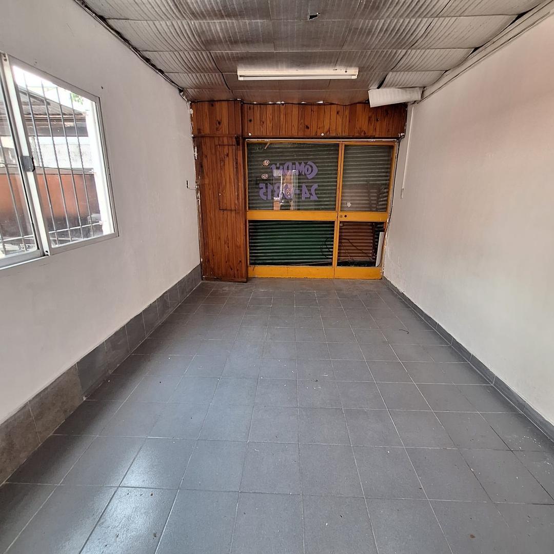 Venta Casa con Galpon Villa Lynch 3