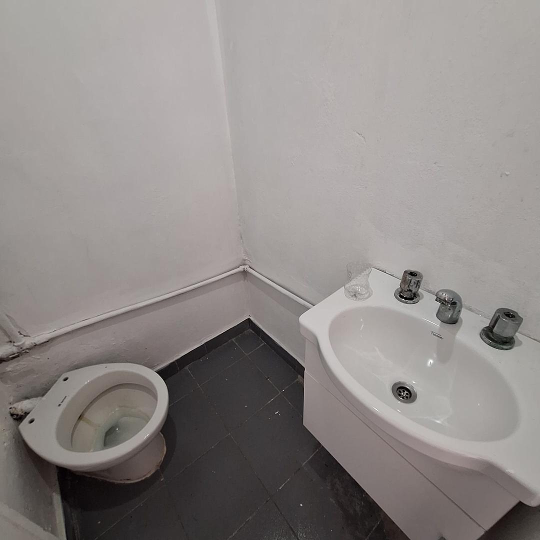 Venta Casa con Galpon Villa Lynch 2