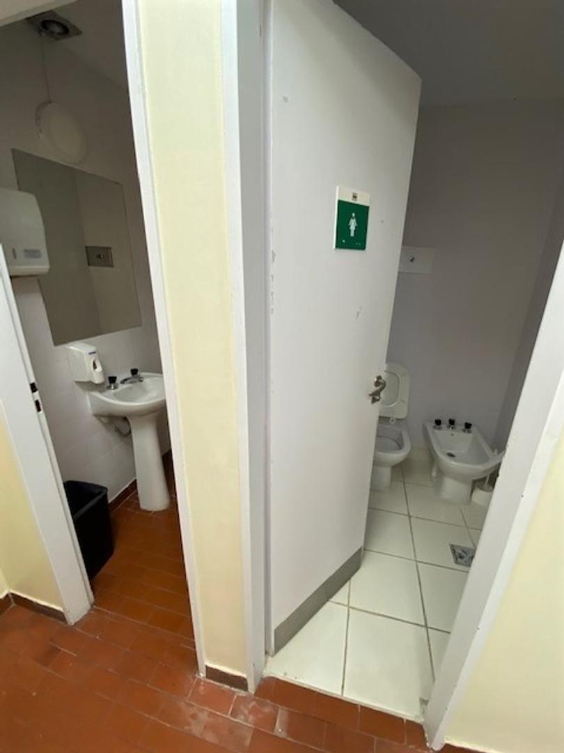 Venta Local, Centro de San Martin. Nuevo Precio. 4