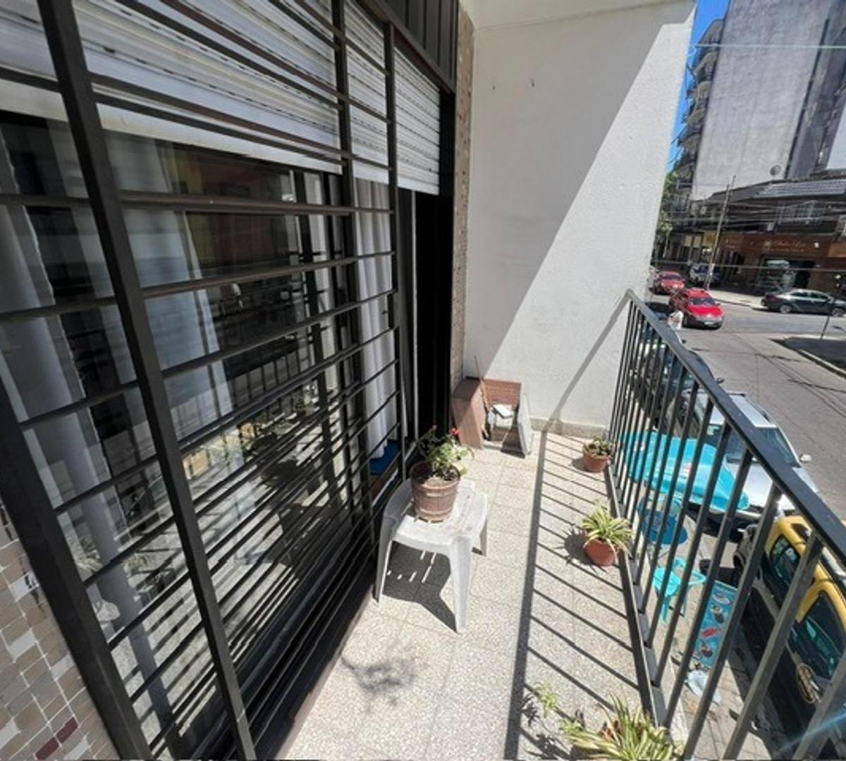 Venta Departamento de Tres Ambientes San Martin Centro 2