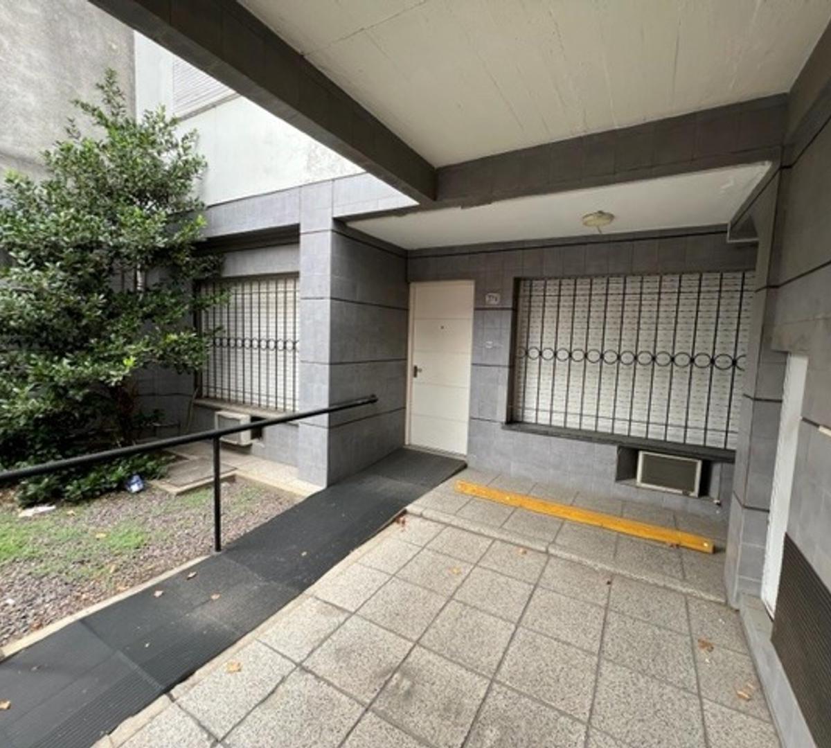 San Martin Centro Depto Tipo Casa Al Frente con Garage 4