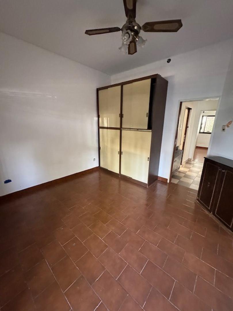 Casa en Alquiler de 3 Amb con Fondo y Depend de Servicio 5
